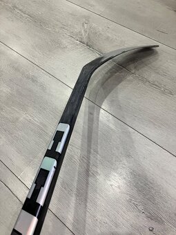 Predám hokejku CCM jetspeed FT8 PRO - 6