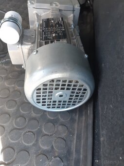 Predam motor s prevodovkou - 6