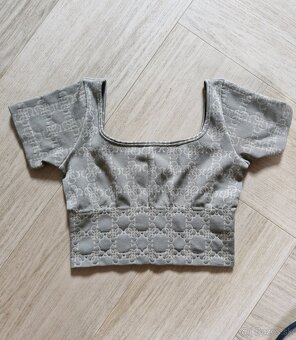NOVE Guess monogram khaki,bezovy,modry crop top - 6