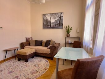 CENTRUM MESTA - HLAVNÁ ULICA, LUXUSNÝ, ZARIADENÝ 3 IZBOVÝ BY - 6