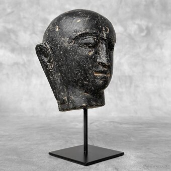 Ručne vyrezávaná lávová hlava Budhu z Jávy na stojane - 6