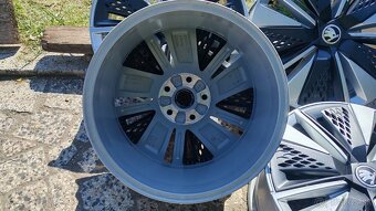5x112 R17 --- ŠKODA KAROQ - 6