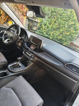 Predám Hyundai i30 kombi - 6