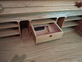 Dubový výsuvný stolík / komoda - 6