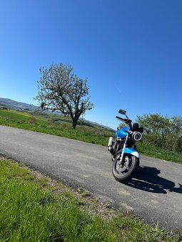 Kawasaki zr750 - 6