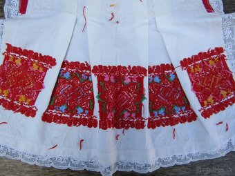 ľudové obrusy a krojová zástera - 6