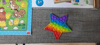 Mix hračiek, vkladacky, pop it - 6