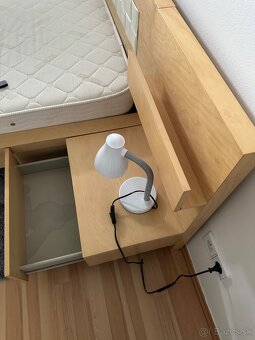 Posteľ 160x200 + rošty, matrac,nočné stolíky - 6