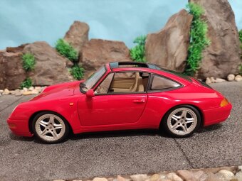 Prodám model 1:18 porsche 911 carrera targa 993 - 6