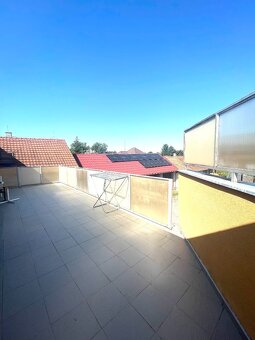 PRENÁJOM priestrannej garsónky v centre Šale - 6