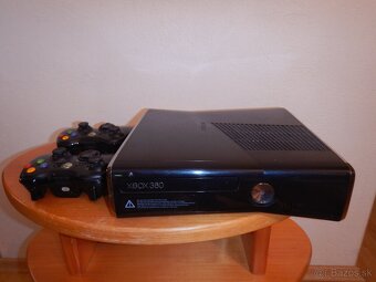 Xbox 360 + 3x ovládač + kinect senzor + príslušenstvo - 6