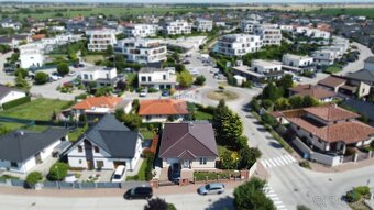 ✅ Priestranný 4 izbový RD - TRI VODY - Malinovo - 6