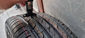 Predám Orginal VW SINGAPORE elektrony 5X112 R17 letné 225/45 - 6