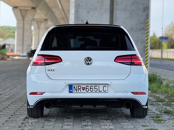 Volkswagen Golf GTI - 6