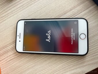 iPhone 8 64GB GOLD - 6
