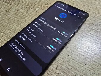Samsung A21s v super stave ma len velmi jemne znamky pouziva - 6