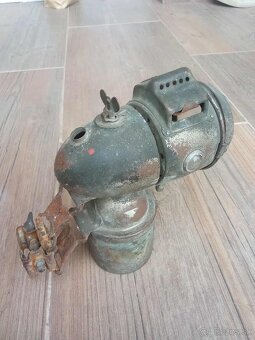 stare karbidove svetlo na historicky bycikel. zn. TATRA - 6