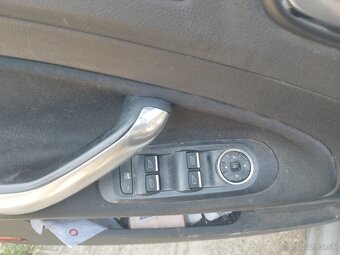 Nepojazdny Ford Mondeo Mk4 - 6