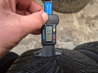 205/60 r16 zimné 4 ks MICHELIN dezén 8,2 - 4,7 mm - 6