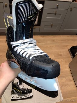 Predam CCM asv pro hokejove korcule - 6