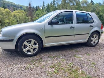 Volkswagen Golf - 6