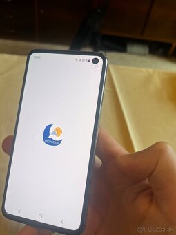 Samsung S10e trochu údretý display - 6