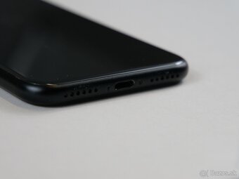 iPhone SE 2 čierny, 64GB - 6