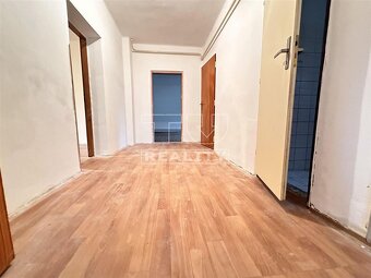 RODINNÝ DOM, POZEMOK S ROZLOHOU 647m2, MNÍCHOVÁ LEHOTA - 6