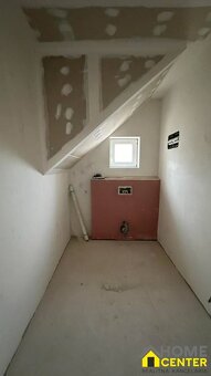 PREDAJ : RODINNÝ DOM, KOMÁRNO - NOVÁ STRÁŹ - 6