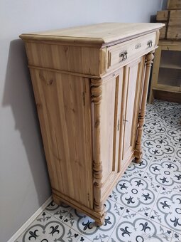 Krásná, stará, skříň, skříňka, vertiko po renovaci - 6