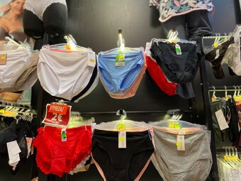 Police do predajne - 6