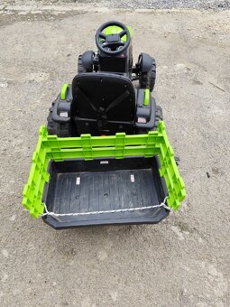 Detský traktor na baterky s vlečkou - 6