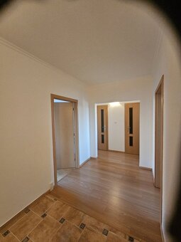 Na predaj priestranný 3 izbový byt s nádherným výhľadom - 6
