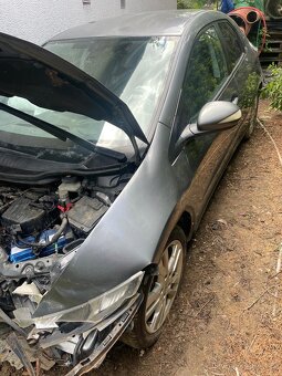 Predám havarovanú hondu civic - 6