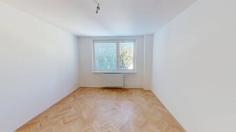 Predáme Dvojizbový byt s 2 balkónmi v centre Dubnice. - 6