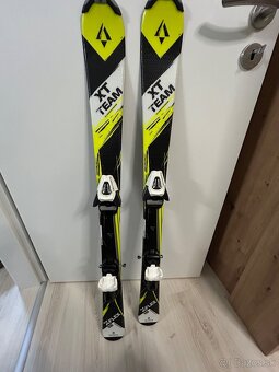 Chlapčenské lyže 110cm a lyžiarky a palice - 6