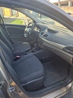 Renault Megan hatchback - 6