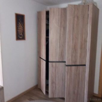 Šatníková skriňa - 6