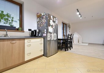 Veľkometrážny 3 izbový byt s garážou - 6