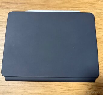 iPad Air M1 (64gb) with Apple keyboard and Stylus - 6