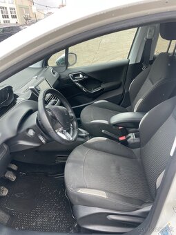 Peugeot 208 1.2 VTi - 6