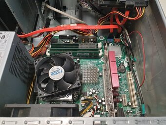 PC  zostava  +  22" LCD - 6