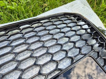 AUDI Q5 8R FACELIFT predná maska / HONEYCOMB - 6
