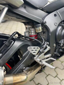 Yamaha R6 - 6