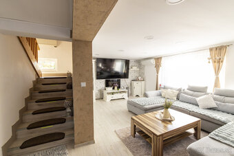 Na PREDAJ 5i RD v obci Milhosť - 6