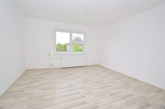 Predaj 3i byt s 260 m2 pozemkom, garážou a pivnicou, Bezenye - 6