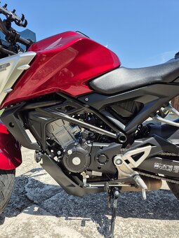 Honda CB125R - 6