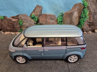 Prodám model 1:18 VW microbus concept car 2001 - 6