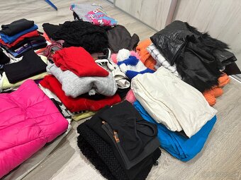 Predám komplet balík dámskeho oblečenia (70+ ks) - 6