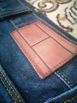 Tommy HILFIGER č. 42 /34 - 6